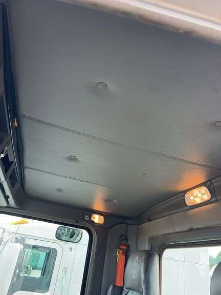 2019 Kenworth T8 showing 17,891 mi, 3,432 hrs - runs