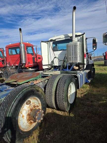 2014 Mack CHU613 showing 498,610 mi, 11,275 hrs - runs