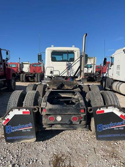 2011 Mack CXU613 showing 331,782 mi, 10,113 hrs- runs