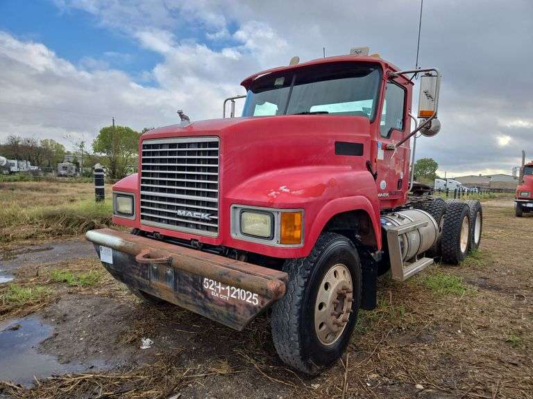 2012 Mack CHU613 miles & hrs unknown- doesn't run