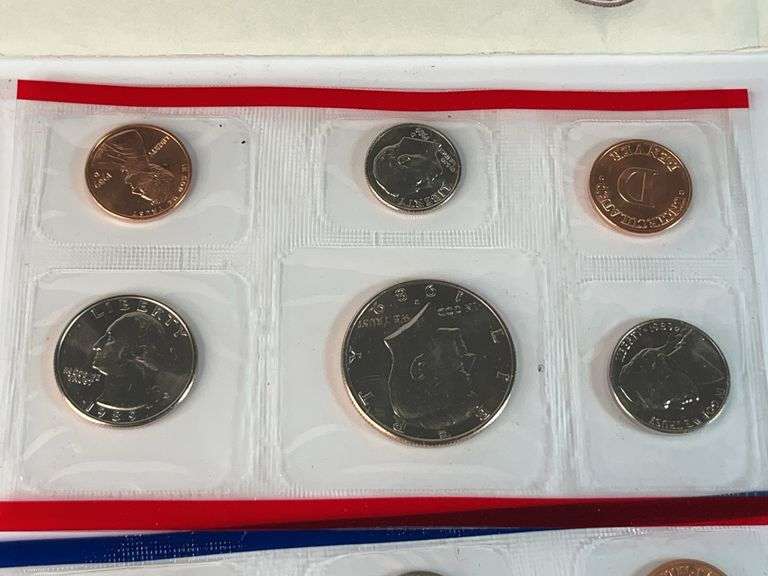 (2) 1988 and 1989 Uncirculated Mint Set