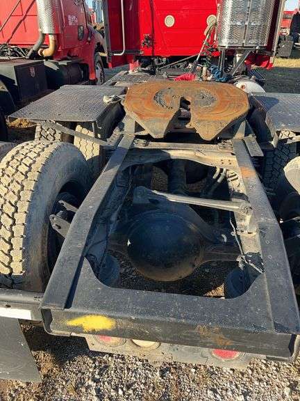 2011 Mack CHU613 showing 558,544 mi, 16,894 hrs- runs