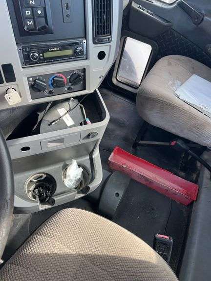 2012 Mack CXU613 showing 701,487 mi, 15,325 hrs - runs