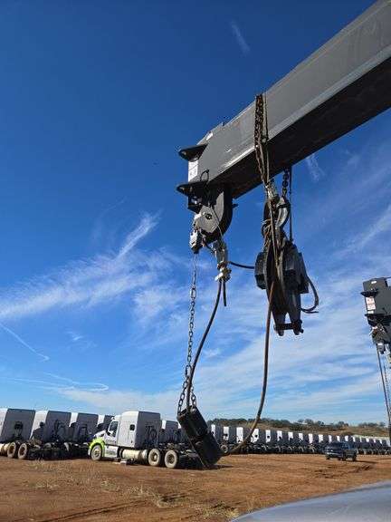 2018 Peterbilt PB348 showing 43,073 mi, 6,155 hrs - runs