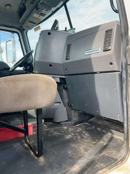 2012 Mack CXU613 showing 701,487 mi, 15,325 hrs - runs