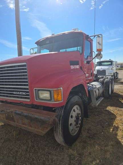 2013 Mack CHU613 showing 11,159 mi, 3,727 hrs- runs