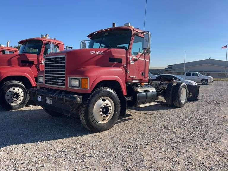 2008 Mack CHU13 miles & hrs unknown- doesn't run