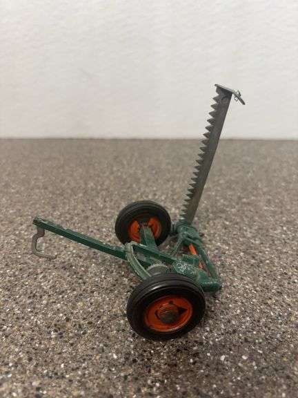New Idea Toy Mower w/ Moving Parts