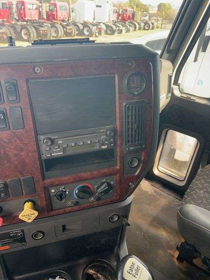 2007 Mack CXP613 showing 551,127 mi, 17,645 hrs - doesn't run