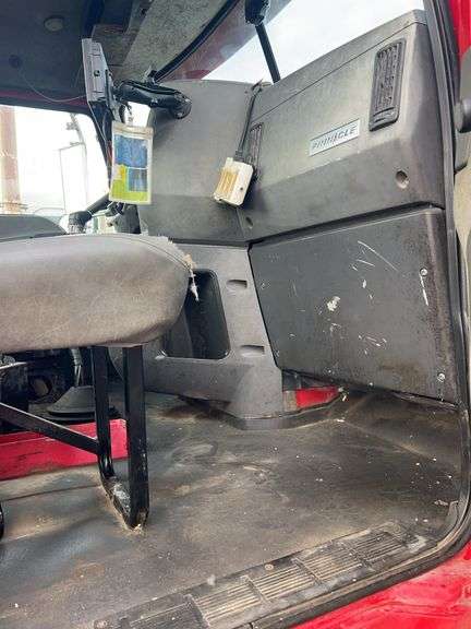 2008 Mack CHU613 showing 42,924 mi, 9,374 hrs- runs