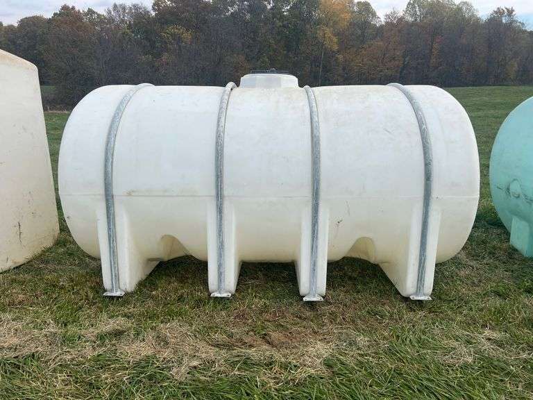 2,635 GALLON ELLIPTICAL POLY TANK