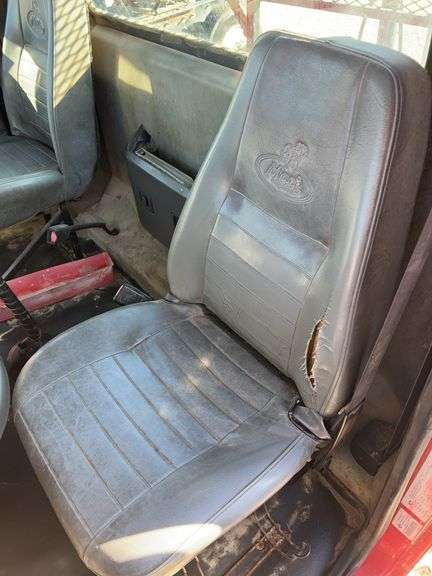 2012 Mack CHU613 showing 32,990 mi, 11,434 hrs- runs