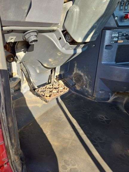 2011 Mack CHU613 showing 41,538 mi, 8,229 hrs- doesn't run