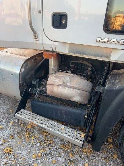 2012 Mack CXU613 showing 719,588 mi, hrs unknown- doesn't run