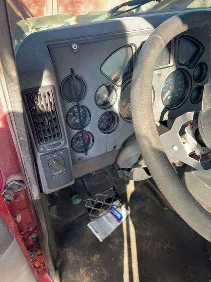 2008 Mack CHU613 showing 75,752 mi, 10,208 hrs- runs