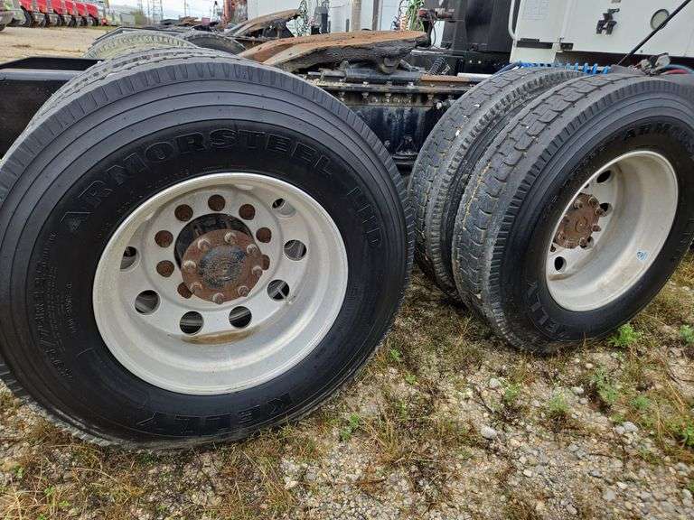 2014 Mack CXU613 showing 573,964 mi, 13,880 hrs - runs