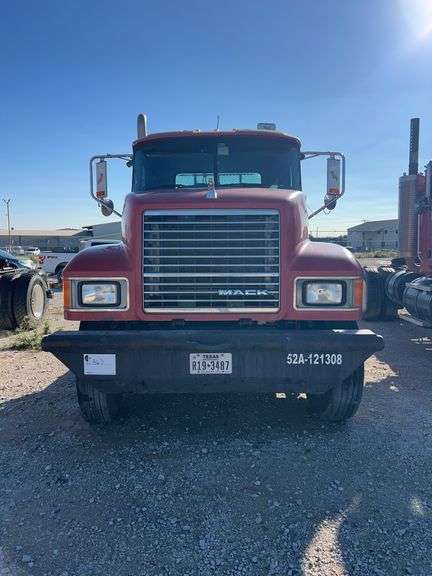 2012 Mack CHU613 showing 32,990 mi, 11,434 hrs- runs