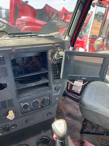 2008 Mack CHU613 showing 30,854 mi, 8,034 hrs - doesn't run