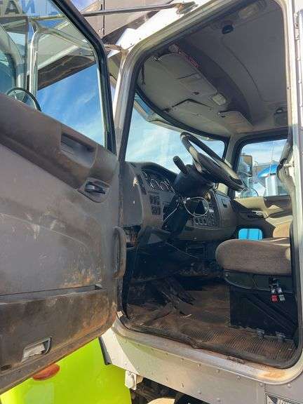 2018 Peterbilt PB348 showing 35,437 mi, 6,164 hrs - runs