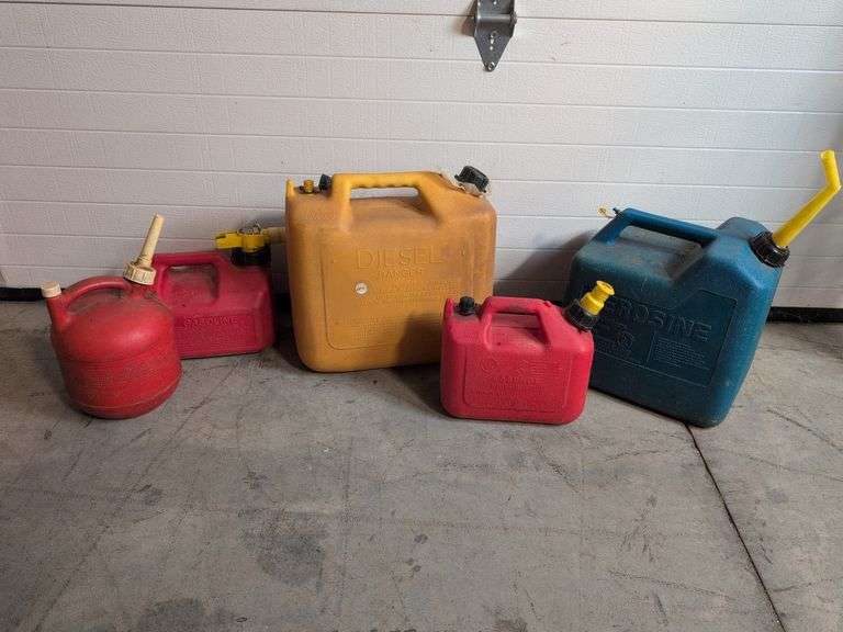(5) gas cans