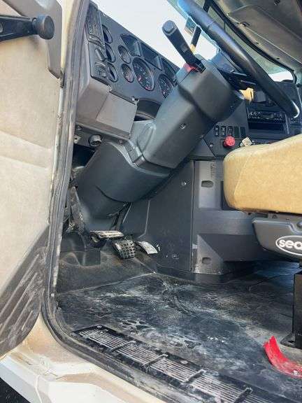 2008 Mack CHU613 miles & hrs unknown- runs