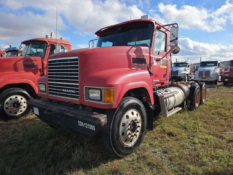 2012 Mack CHU613 showing 30,190 mi, 11,155 hrs- runs