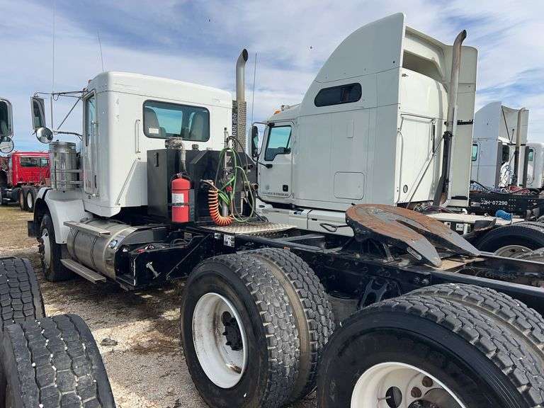2019 Kenworth T8 showing 17,891 mi, 3,432 hrs - runs