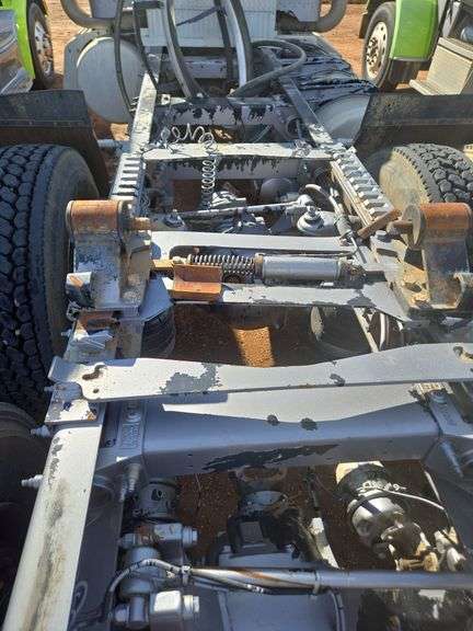 2014 Peterbilt miles & hrs unknown - doesn't run