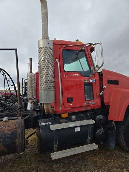 2007 Mack CHN613 miles & hrs unkown- doesn't run