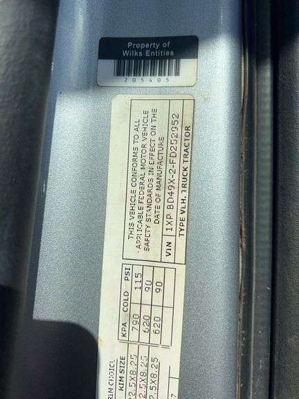 2015 Peterbilt 579 showing 416,100 mi, 22,250 hrs - runs