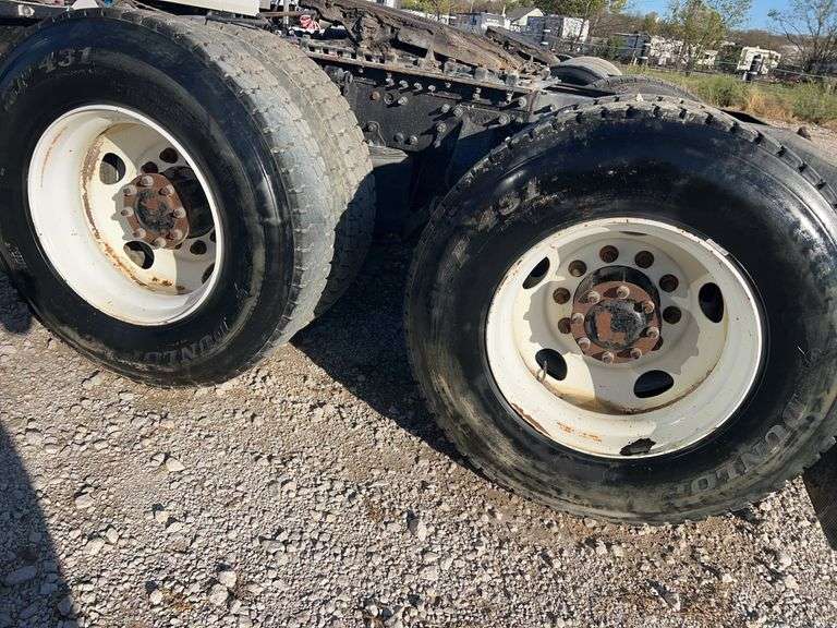 2011 Mack CXU613 showing 331,782 mi, 10,113 hrs- runs