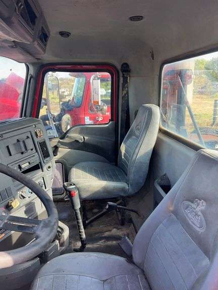 2008 Mack CHU613 showing 41,791 mi, 7,598 mi- doesn't run