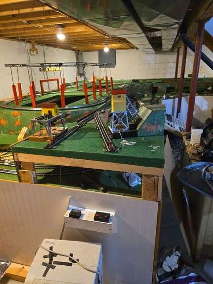 LARGE DOUBLE DECK TRAIN LAYOUT WITH ATTACHED TRACKS AND ACCESSORIES ...