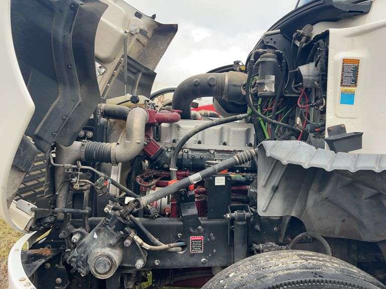 2013 Mack CXU613 showing 359,326 mi, 8,691 hrs - runs