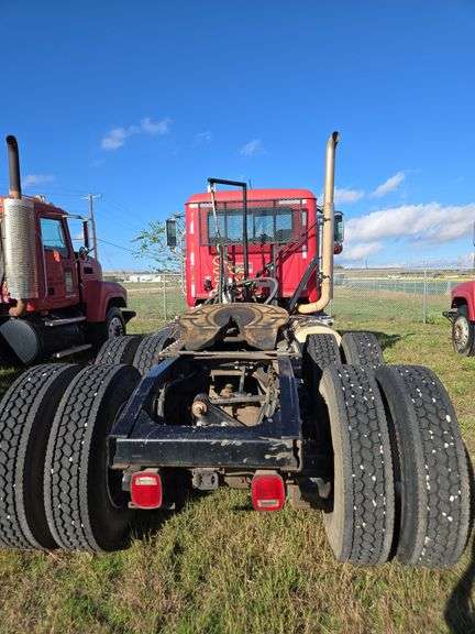 2013 Mack CHU613 showing 119,268 mi, 8,805 hrs- runs