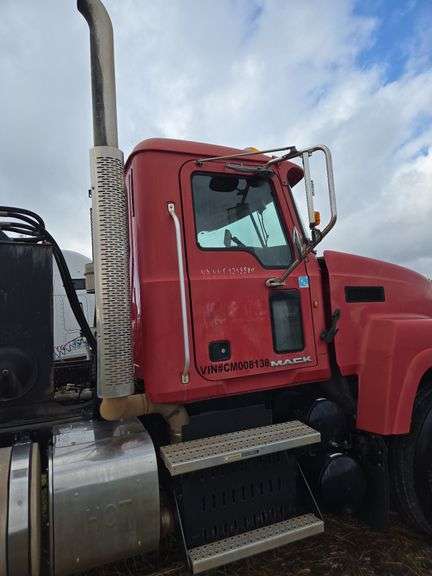 2012 Mack CHU613 miles & hrs unknown- doesn't run