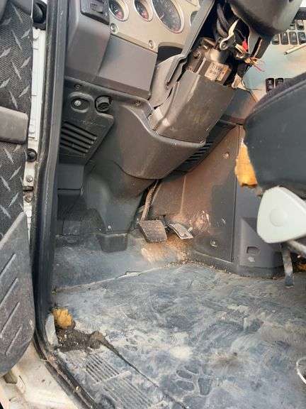 2012 Mack CXU613 showing 719,588 mi, hrs unknown- doesn't run