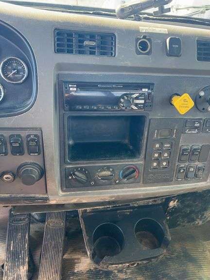 2018 Peterbilt PB348 showing 43,073 mi, 6,155 hrs - runs