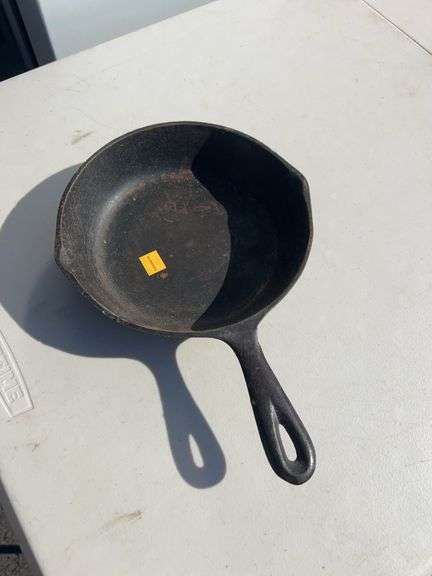 8-1/2” No. 5 Cast Iron Skillet