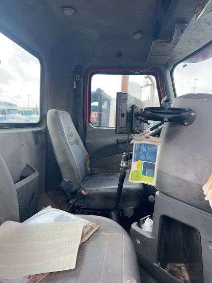 2008 Mack CHU613 showing 42,924 mi, 9,374 hrs- runs