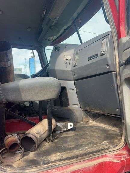 2012 Mack CHU613 showing 88,859 mi, 12,352 hrs - doesn't run