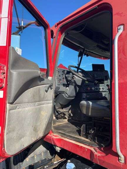 2012 Mack CHU613 showing 33,805 mi, 13,042 hrs -