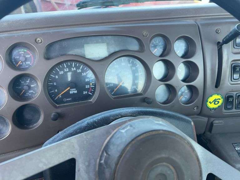 2007 Mack CHU613 showing 38,067 mi, 13,851 hrs- runs