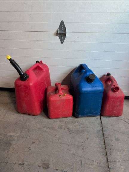 (4) gas cans