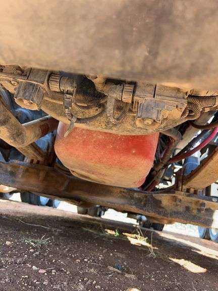 2015 Peterbilt 579 showing 453,390 mi, 22,671 hrs - runs