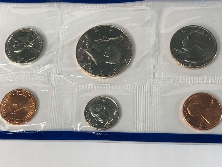 (2) 1988 and 1989 Uncirculated Mint Set
