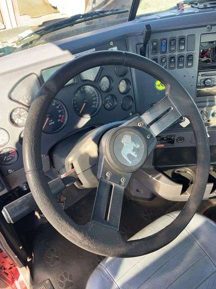 2013 Mack CHU613 showing 119,268 mi, 8,805 hrs- runs