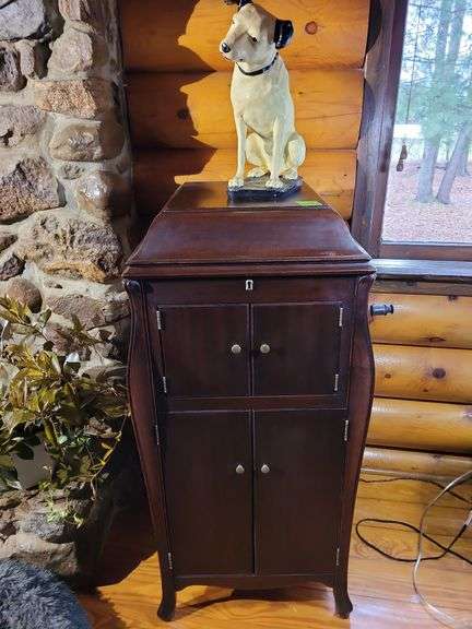 EARLY VICTROLA- (needle needs springs) very nice- with albums & RCA DOG