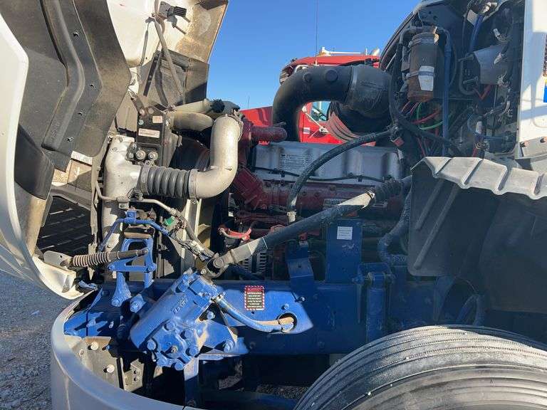 2014 Mack CXU613 showing 501,255 mi, hrs unknown- runs