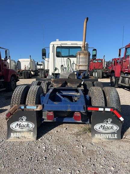 2014 Mack CXU613 showing 501,255 mi, hrs unknown- runs